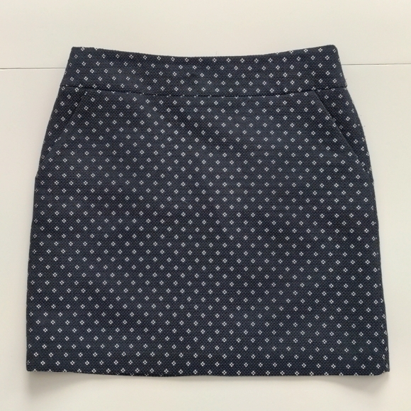 Ann Taylor Diamond Jacquard Skirt Blue size 12P - Picture 3 of 10